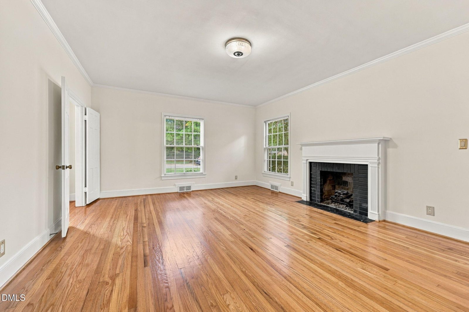 817 S Vermont St - Photo 2